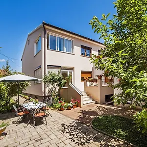 Apartman Karmen